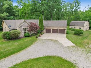 9309 Crockett Farm Rd, South Lyon, MI 48178