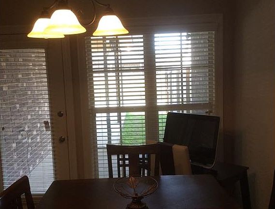4th image of 1416 Prairie Oak Dr