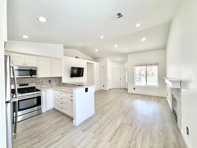 39721 Rustic Glen Dr — Photo 10
