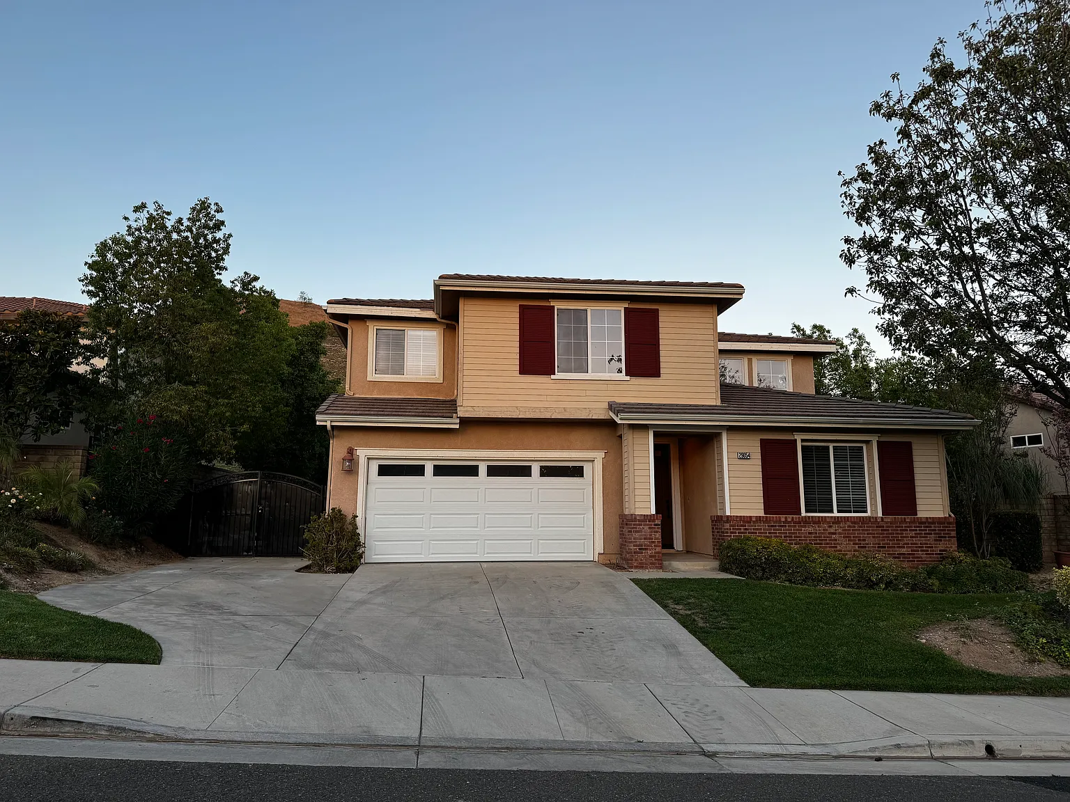 4 bed, 2827 sqft, $5,000 — Photo 1