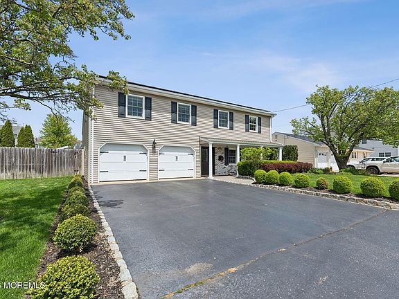 2nd image of 2225 Riviera Parkway