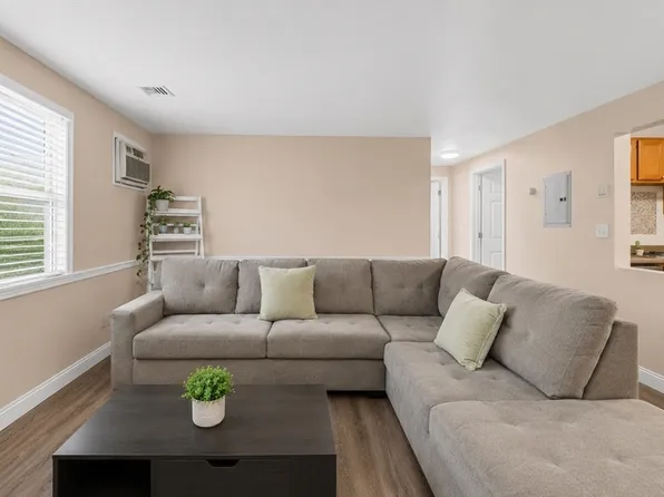 1261 Church St APT 37, New Bedford, MA 02745