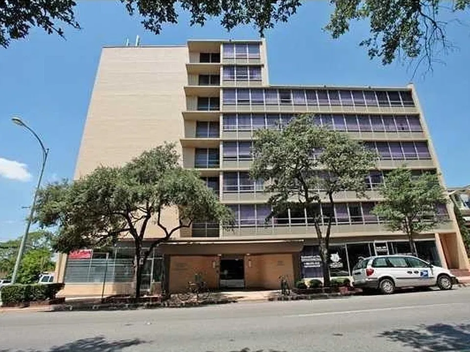 1800 Lavaca St #204
