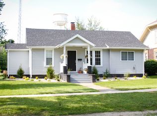 708 W Locust St, Carrollton, IL 62016