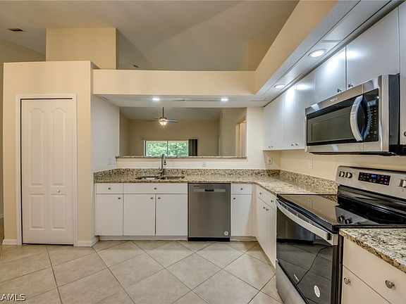 3rd image of 1029/1031 SE 11th Ter