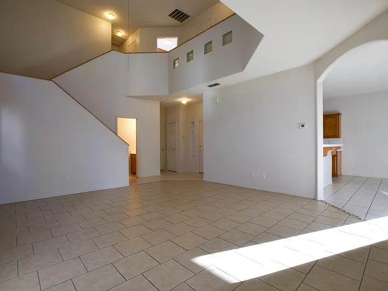7436 Peregrine Rd NE — Photo 2