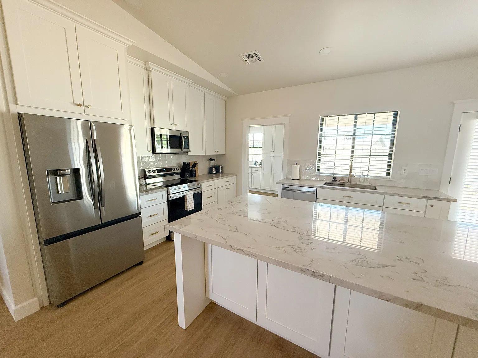 3 bed, 1700 sqft, $10,000 — Photo 1