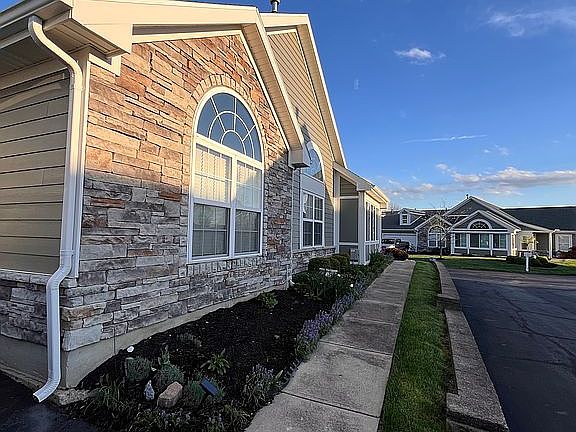 4th image of 202 Abbey Dr