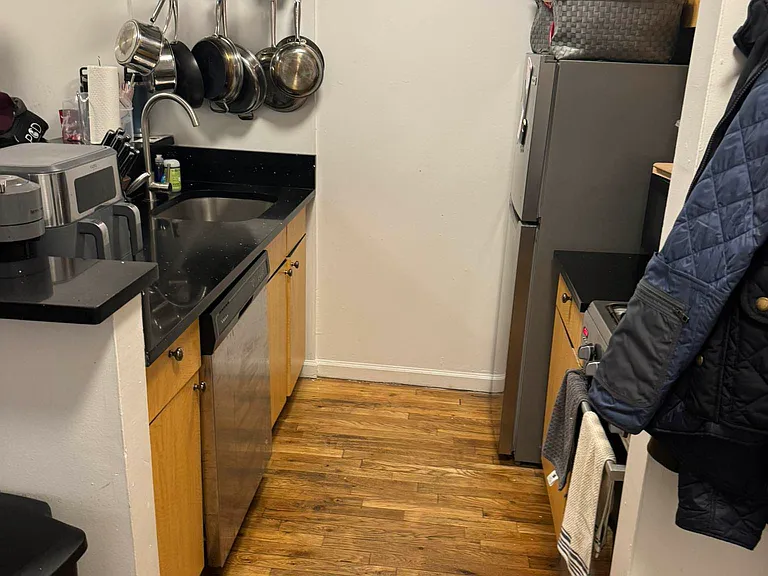 725 E 9th St #1F — Photo 11