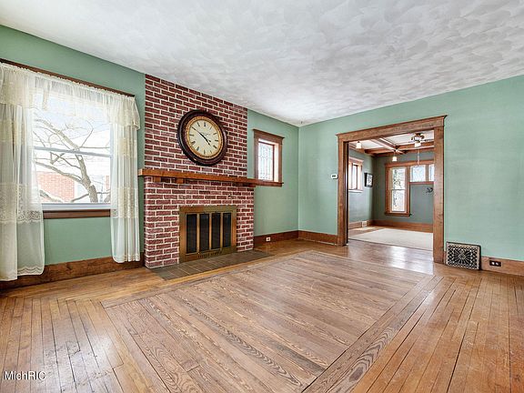 5th image of 92 Orchard Pl