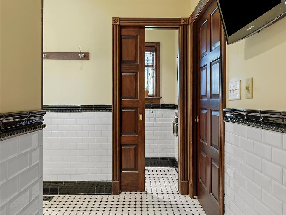 34th image of 1511 Carroll Ln