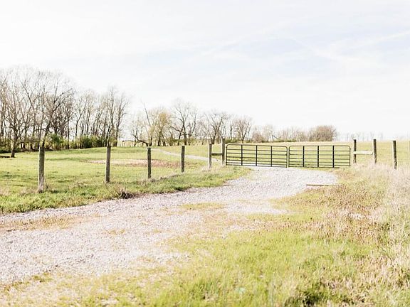 3rd image of 2978 Peacock Rd