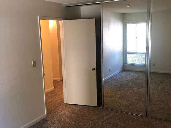 5th image of 7-1320 Creekside Dr #7