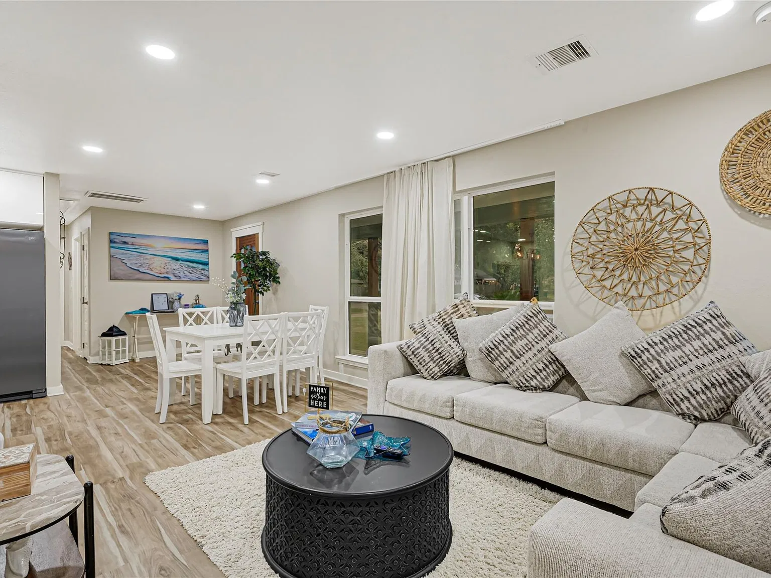 3 bed, 2.0 bath, 1170 sqft, $2,750 — Photo 3