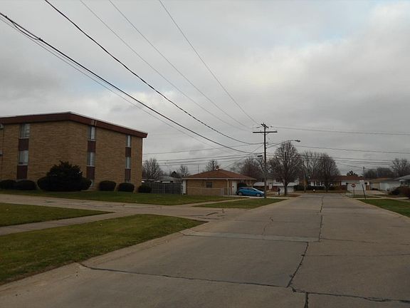 5th image of 16100 Maple Park Dr APT 11