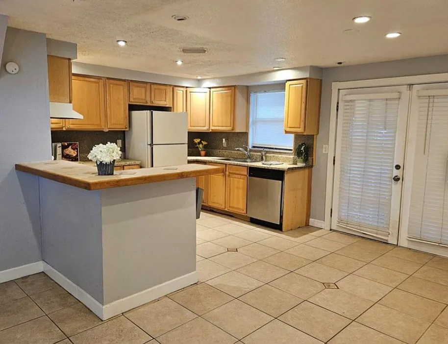 4 bed, 1109 sqft, $2,200 — Photo 1