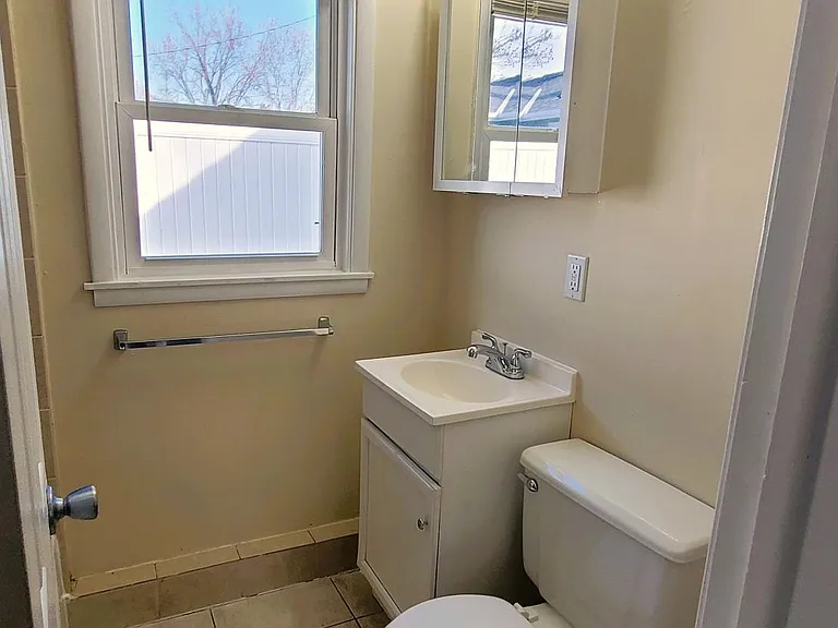 117 6th Ave NE #1 — Photo 8