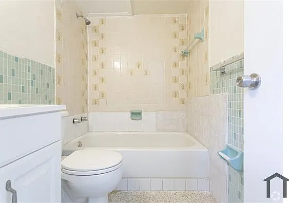 2 bed, 650 sqft, $2,556 — Photo 3