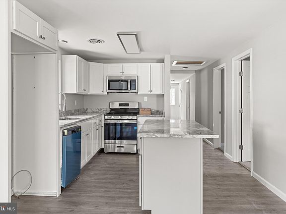 5th image of 312 Center St