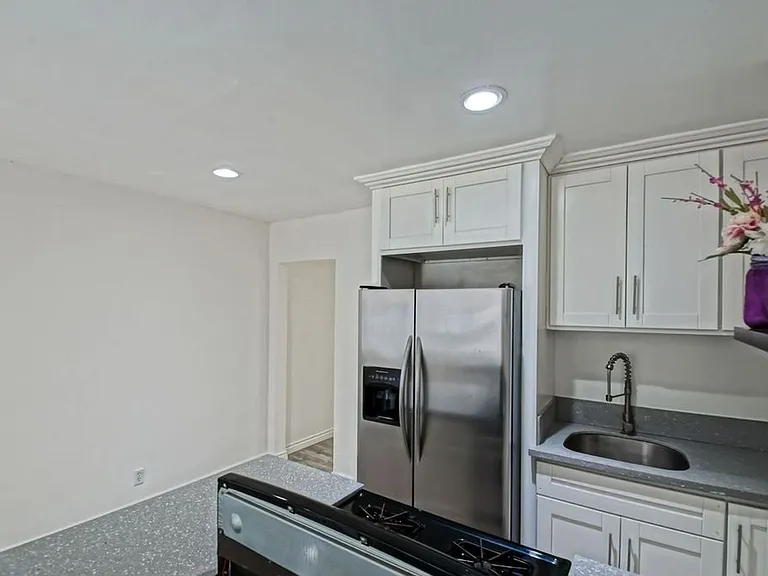 3655 Midvale Ave — Photo 7
