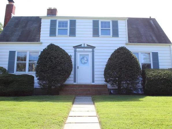 30 Randou Drive, Huntington, NY 11743