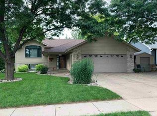 806 James Pl, Yankton, SD 57078