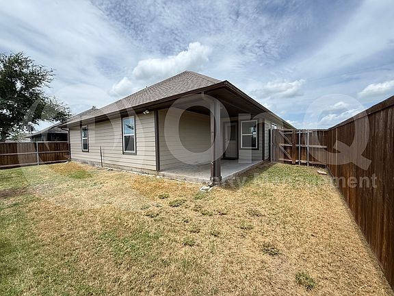 3rd image of 305 Sunnyside Dr