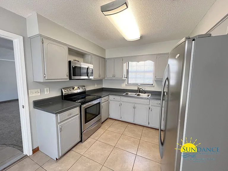 253 Grand Prix Dr — Photo 3