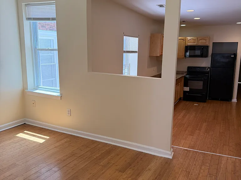 1928 W Diamond St #2 — Photo 10