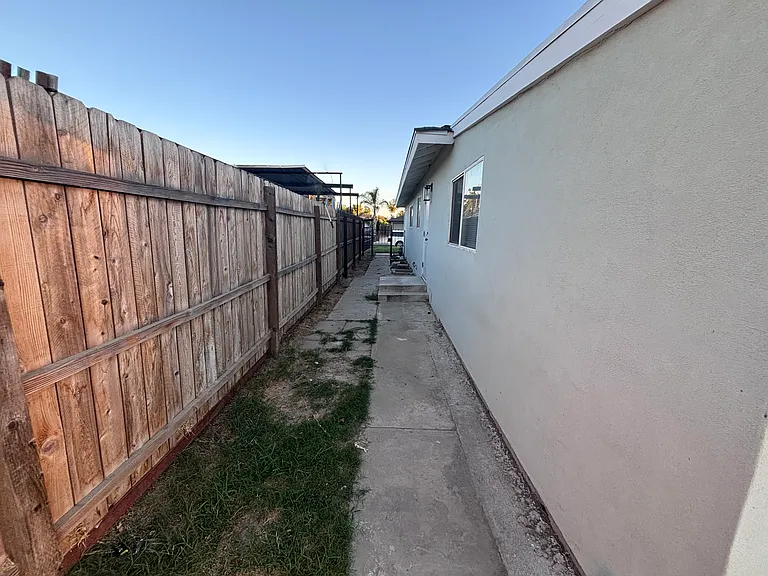 Hodges Ave — Photo 25