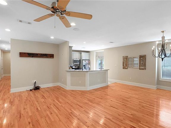 3rd image of 4603 Arts St