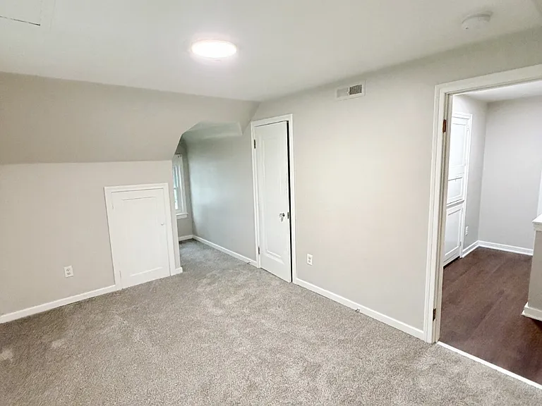 936 Owen St — Photo 9