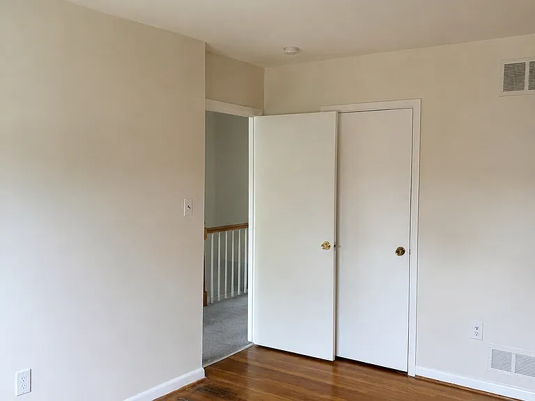 4821 Williston St — Photo 11