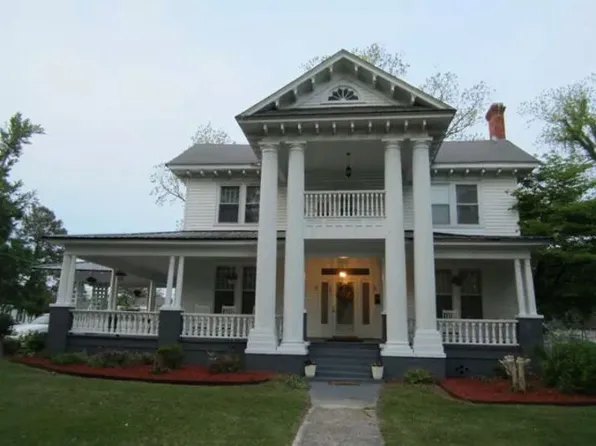 201 E James St, Mount Olive, NC 28365