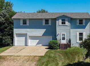 47108 Dorothy Pl, Harrisburg, SD 57032