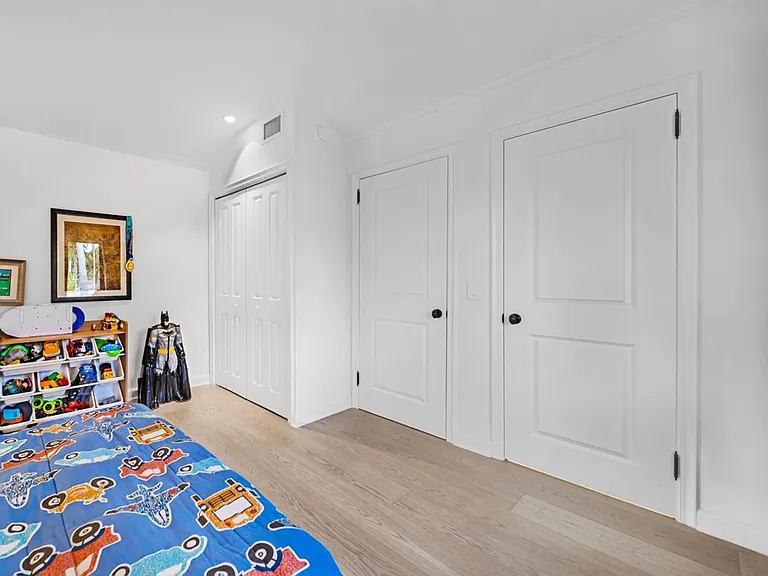 7500 Miami View Dr #SFH — Photo 10