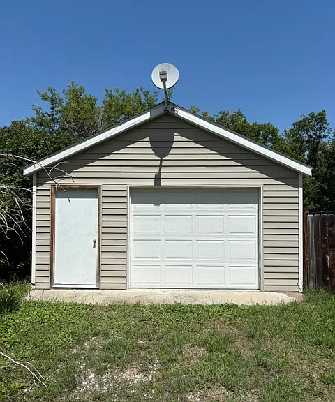 1718 Walnut St — Photo 9