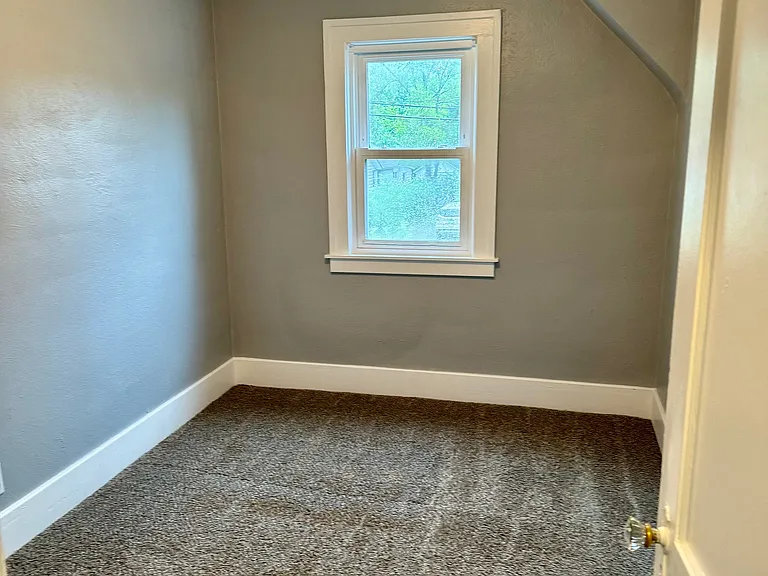 290 Voorheis St — Photo 11