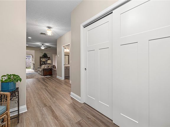 5th image of 664 Treadway Blvd