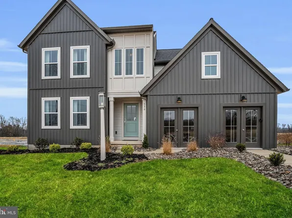 530 Coral Bells Dr, Mechanicsburg, PA 17055