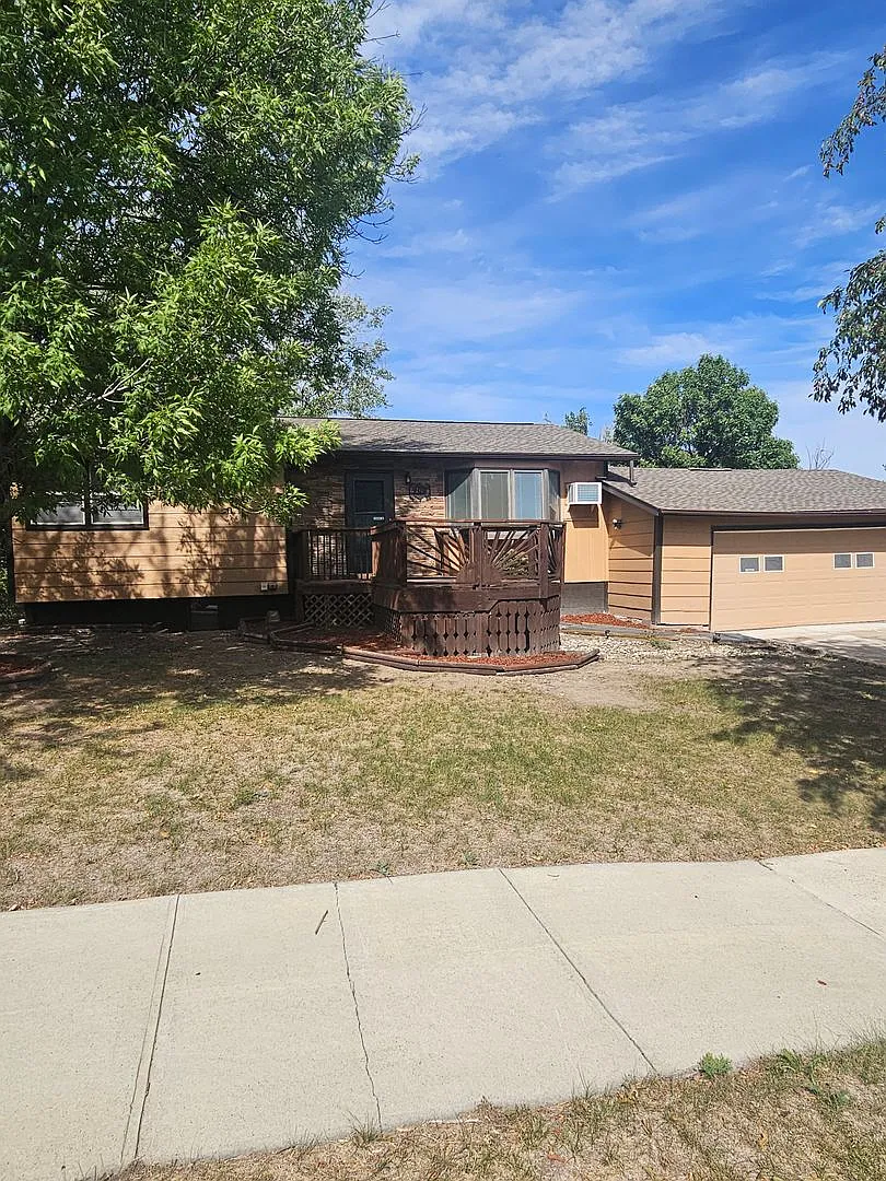 3 Bed | 2 Bath | Home | Double Garage — Photo 2