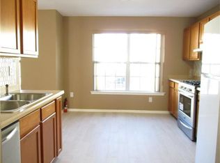 108 Woodlake Dr, Parlin, NJ 08859