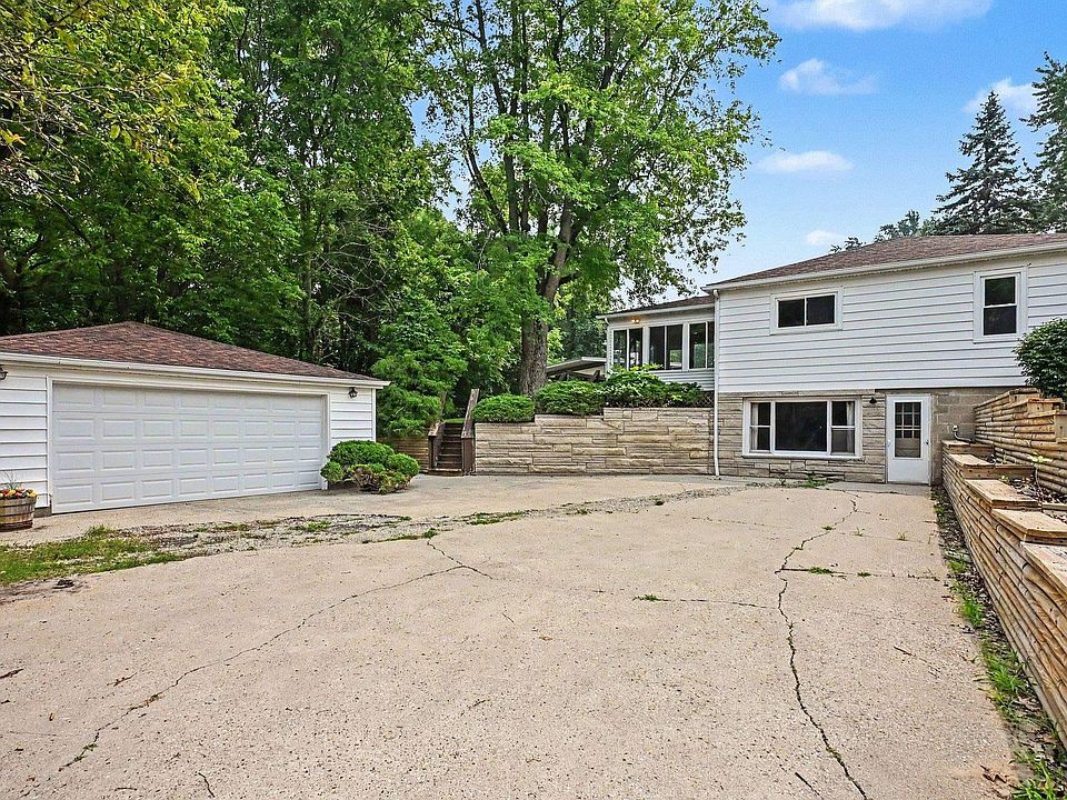 1st image of 170 S 325th