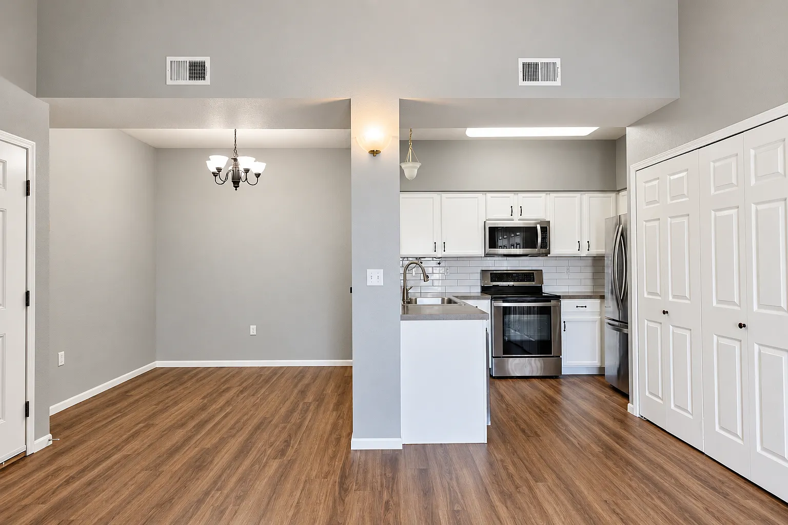 4245 Boardwalk Dr — Photo 2