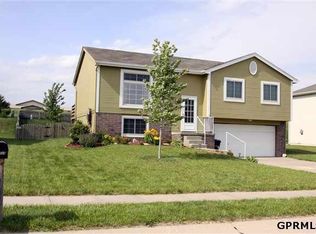 1404 Beaufort Dr, Papillion, NE 68133