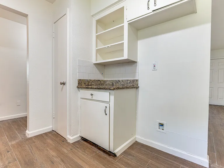 406 Vance St — Photo 18
