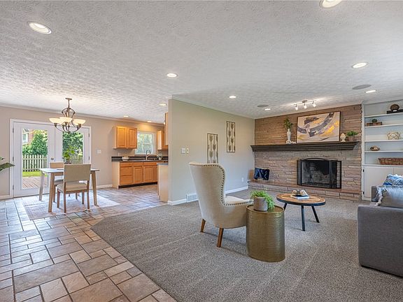 2nd image of 3641 Napanee Dr