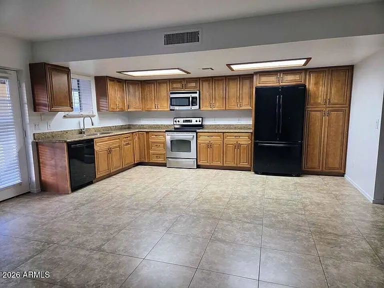4012 W Carver Rd — Photo 11