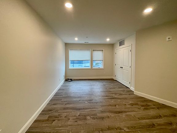 4th image of 219 Waterman St #2-4