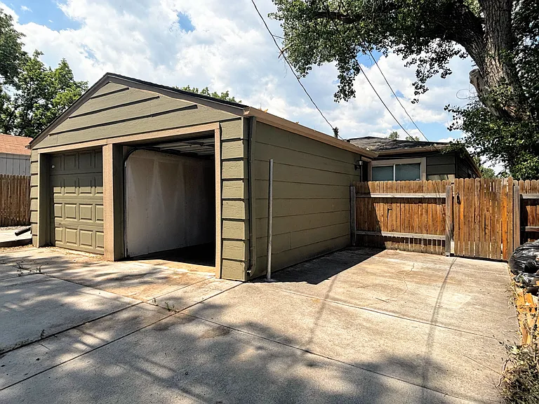 734 Quitman St — Photo 16
